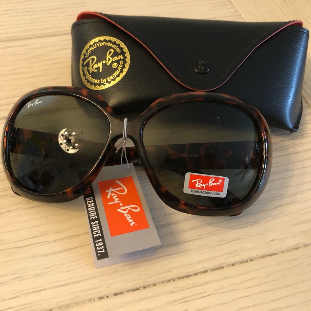 Ray-Ban Women’s Jackie Ohh II in Tortoise (RB4098)